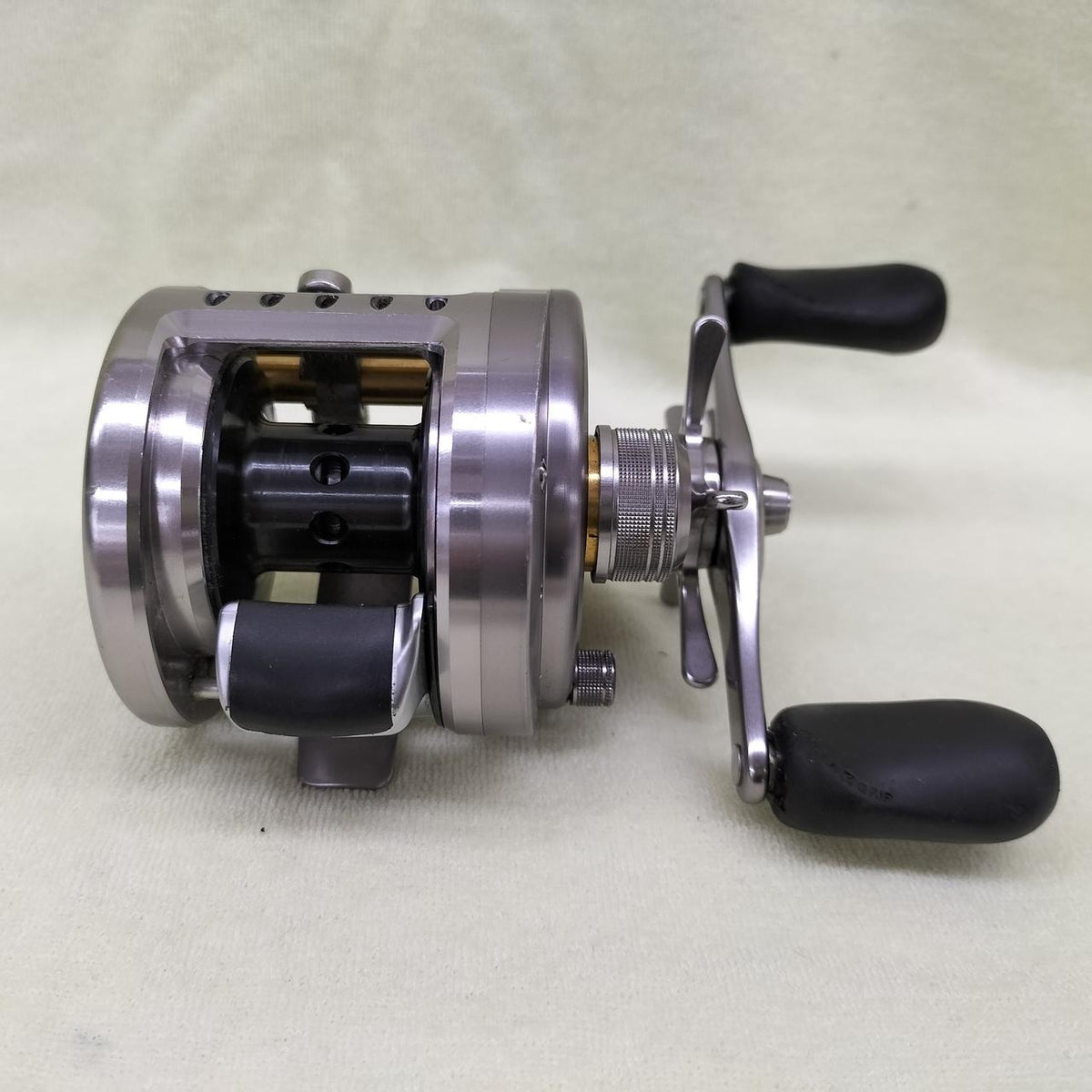 SHIMANO Baitcasting Reel CALCUTTA CONQUEST 200DC