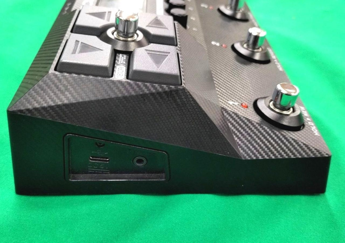 ZOOM Bass Multi-Effects Pedal B2FOUR