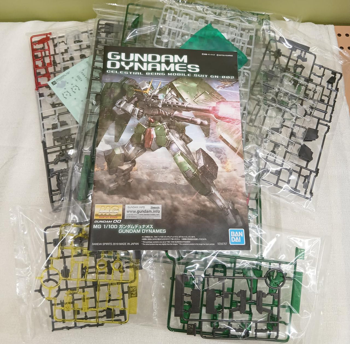 BANDAI MG 1/100 Scale Gundam Dynames (Clear Color) Gundam Base Limited