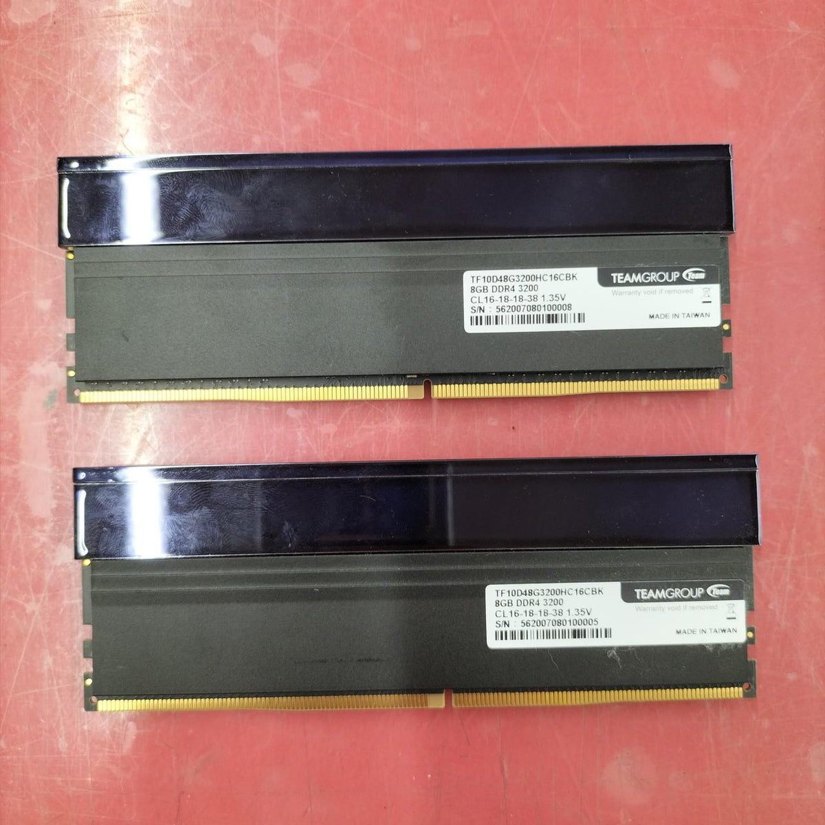 TEAM PC Memory TF10D432G3200HC16CDC01