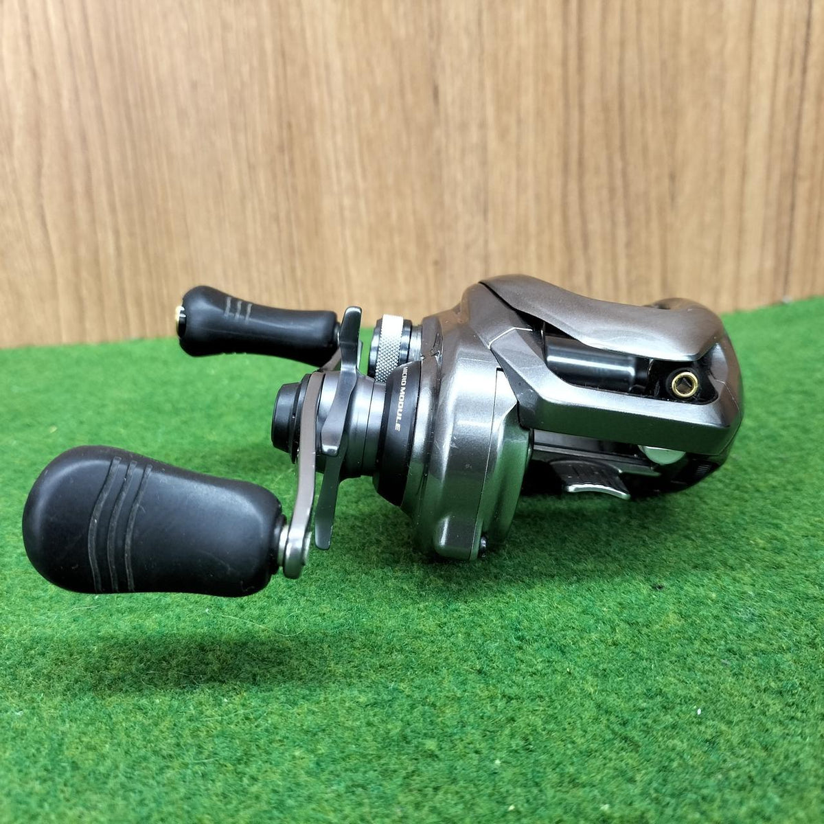 SHIMANO Baitcasting Reel METANIUM DC HG - Banzai Thrifting | BanzaiHobby