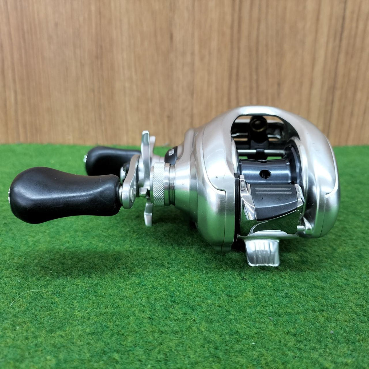 SHIMANO Baitcasting Reel METANIUM MGL XG LEFT - Banzai Thrifting | BanzaiHobby