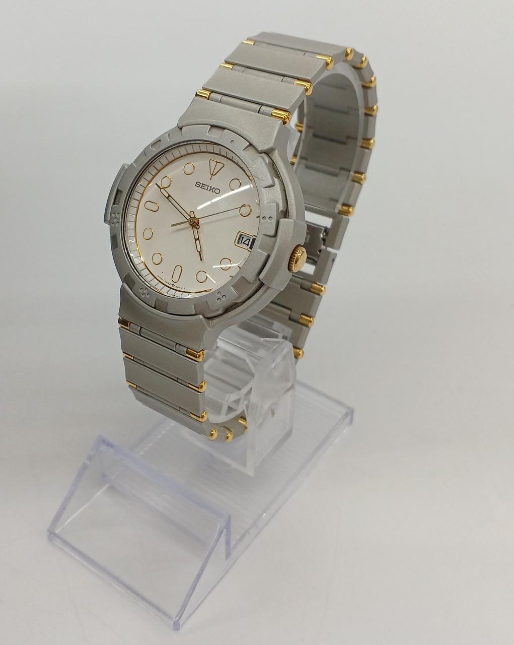 SEIKO Quartz Watch 5H22-6A30 - Banzai Thrifting | BanzaiHobby