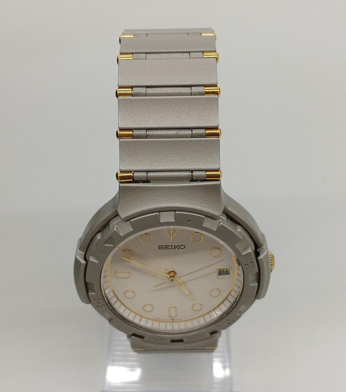 SEIKO Quartz Watch 5H22-6A30 - Banzai Thrifting | BanzaiHobby