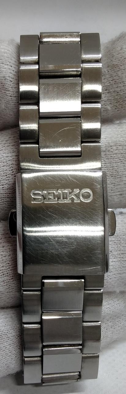 SEIKO Quartz Analog Wristwatch V175-0FA0 - Banzai Thrifting | BanzaiHobby