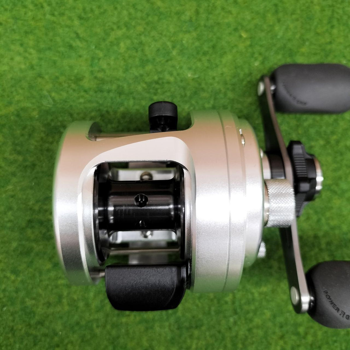SHIMANO Baitcasting Reel CALCUTTA 100 - Banzai Thrifting | BanzaiHobby