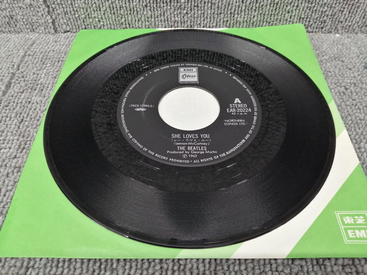 ODEON EP THE BEATLES/ SHE LOVES YOU