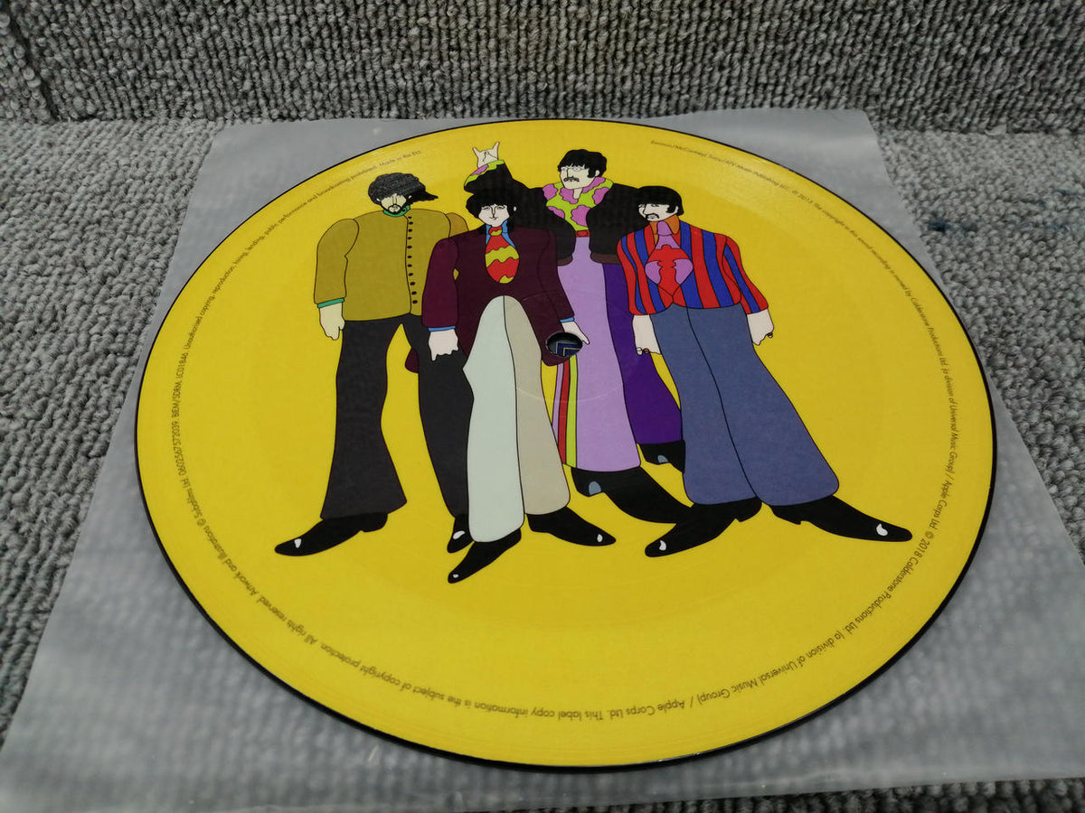 APPLE RECORDS EP THE BEATLES/ YELLOW SUBMARINE