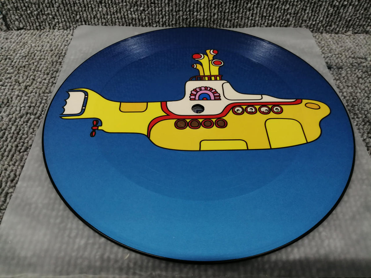 APPLE RECORDS EP THE BEATLES/ YELLOW SUBMARINE