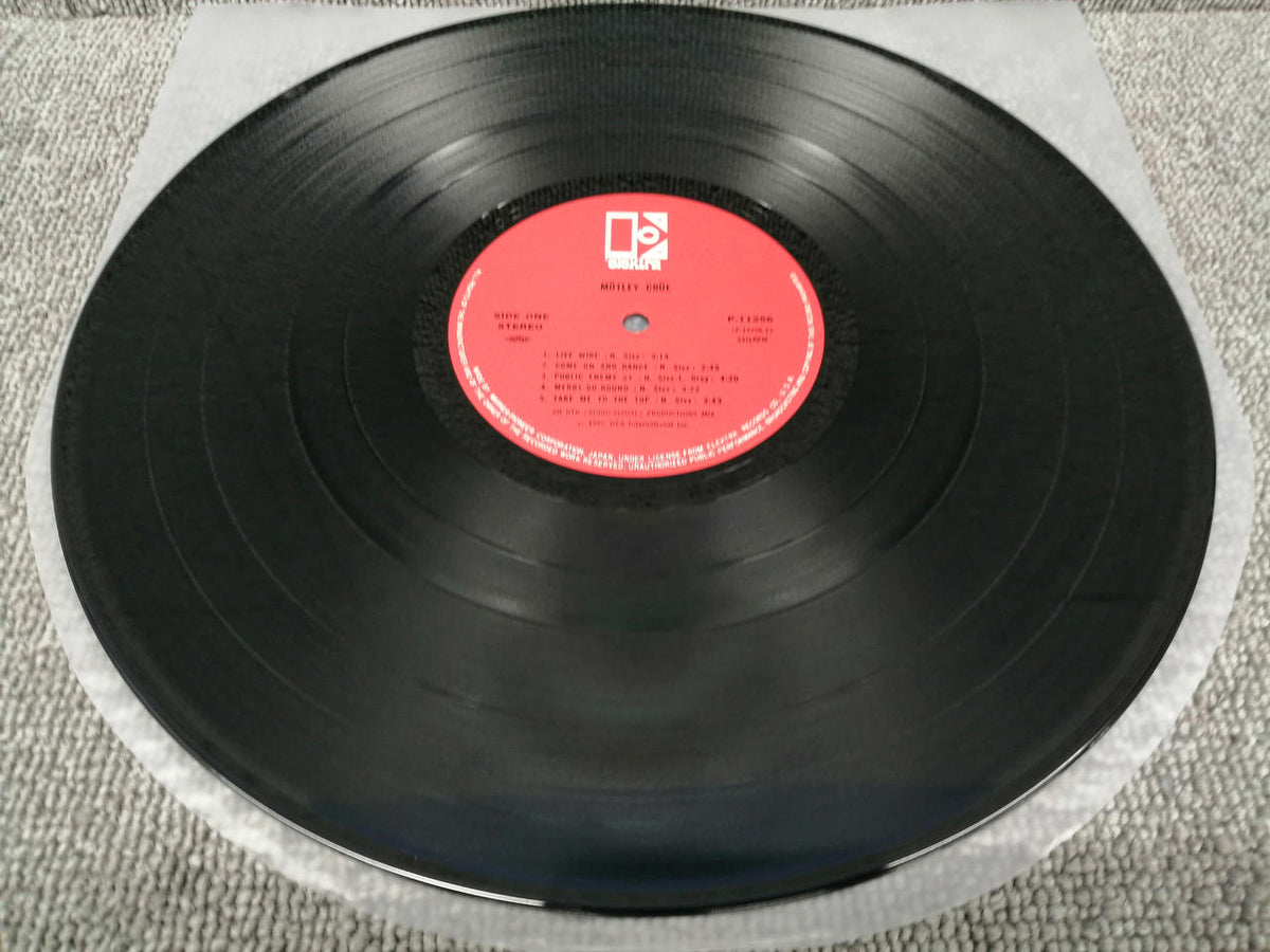 ELEKTRA Analog record MOTLEY CRUE/TOO FAST FOR LOV