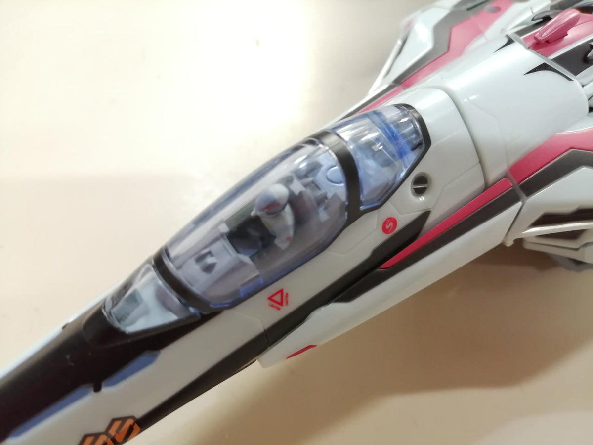BANDAI DX Chogokin Super Messiah Valkyrie (Saotome Alto's Unit)