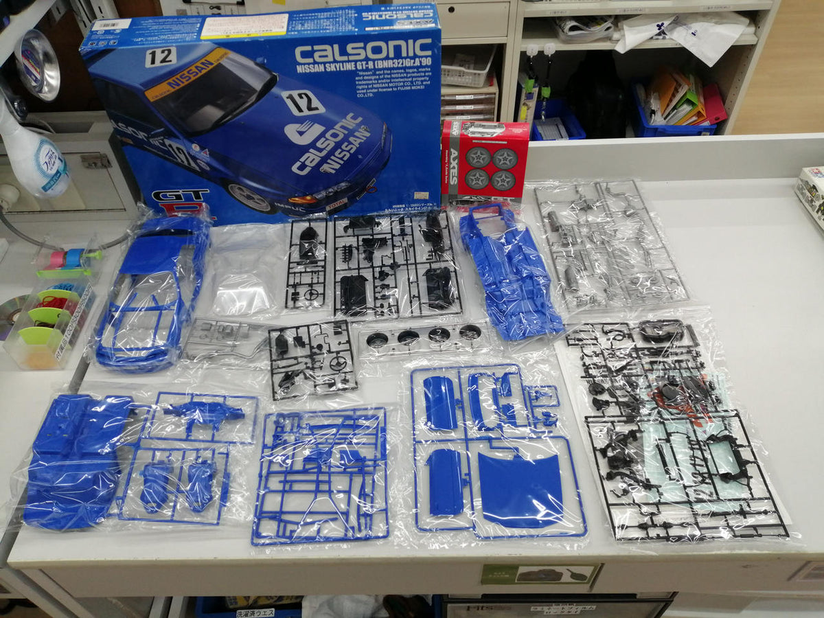 AXES Plastic Model Calsonic Skyline GT-R '90 - Banzai Thrifting | BanzaiHobby