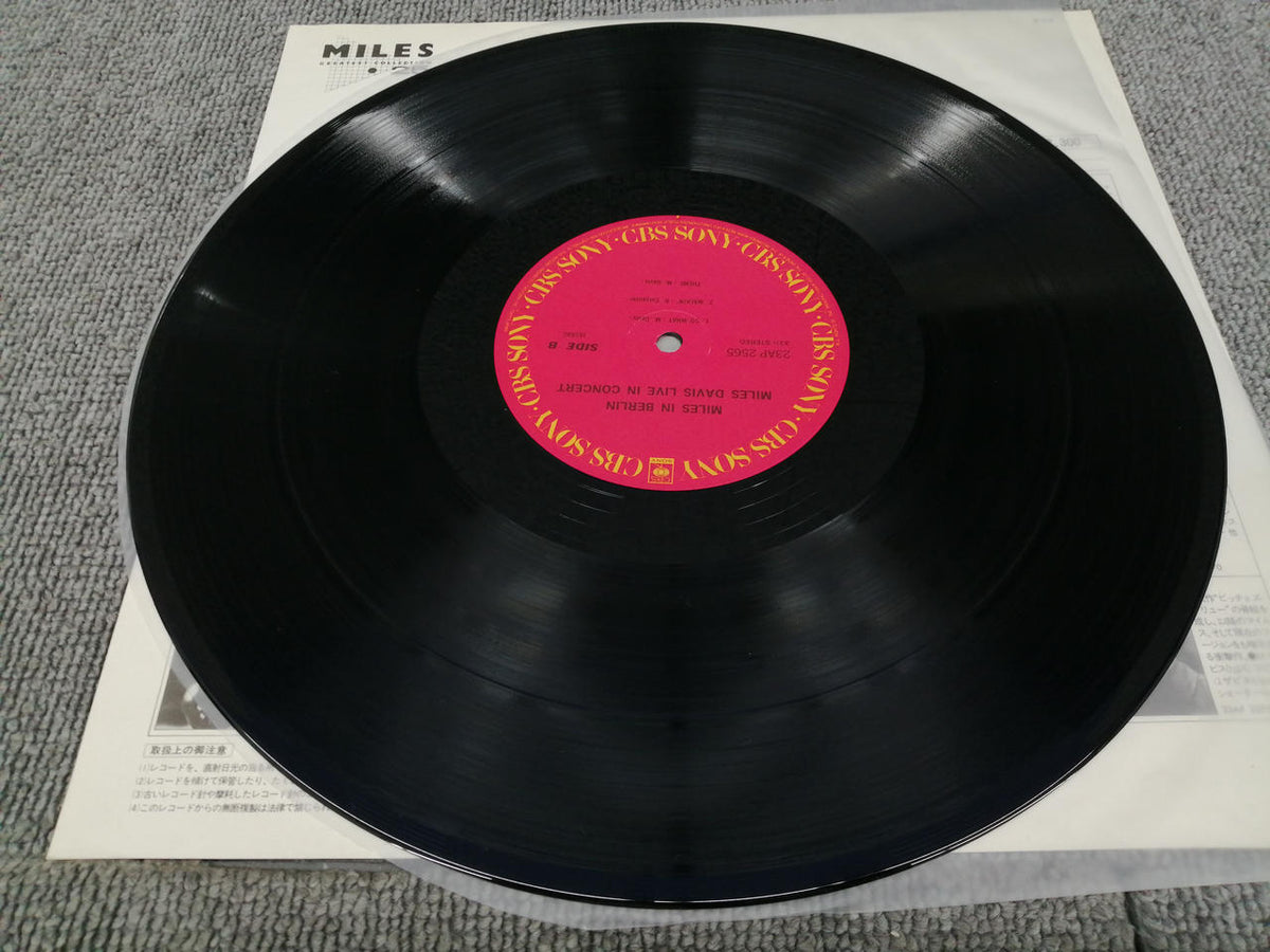 CBS SONY MILES DAVIS/MILES IN BERLIN 23AP2565