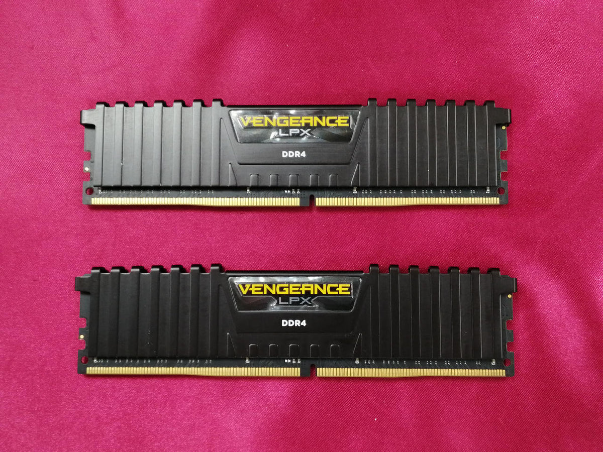 CORSAIR Memory CMK32GGX4M2A2400C14