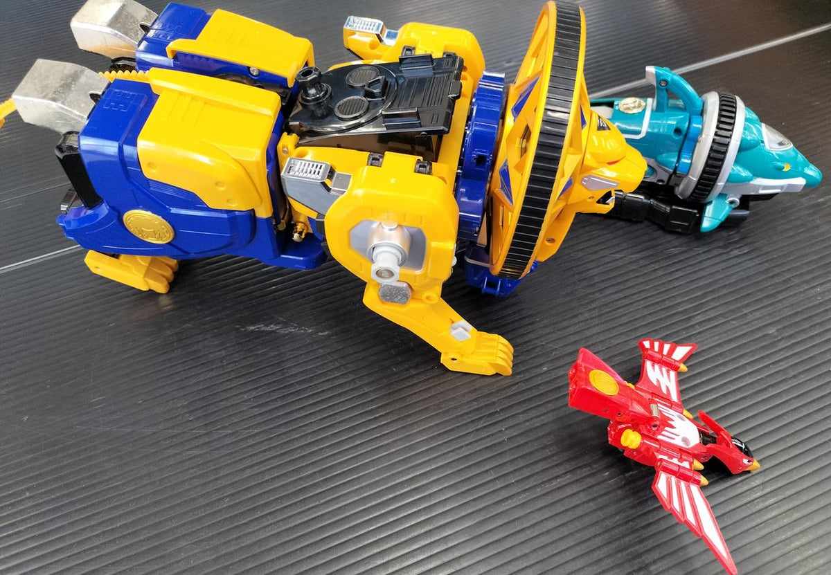 BANDAI DX Chogokin Senpujin Ninpuu Sentai Hurricaneger