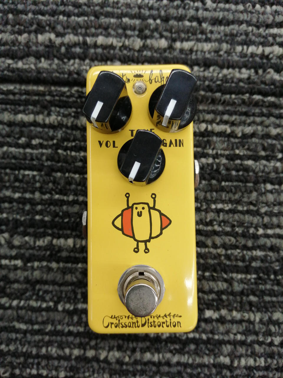 EFFECTS BAKERY Effects pedal: CROISSANT DISTORTION
