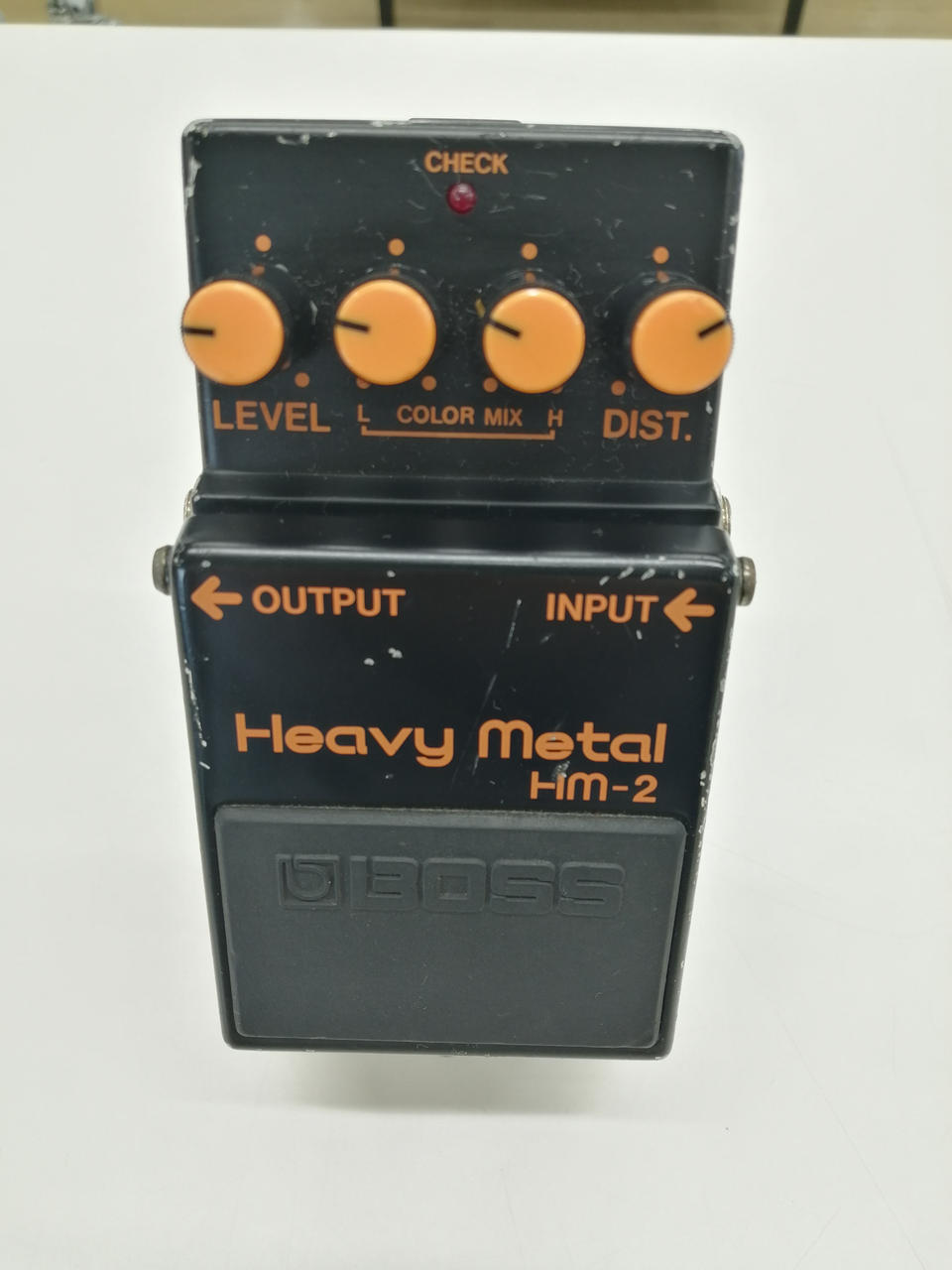 BOSS Distortion Effects Pedal HM-2 - Banzai Thrifting | BanzaiHobby