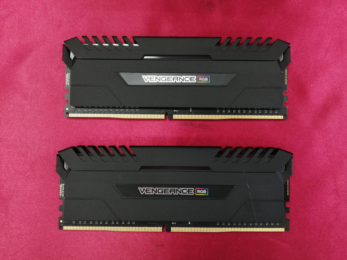 CORSAIR Memory CMR16GX4M2Z3200C16