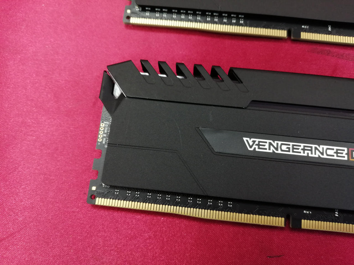 CORSAIR Memory CMR16GX4M2Z3200C16