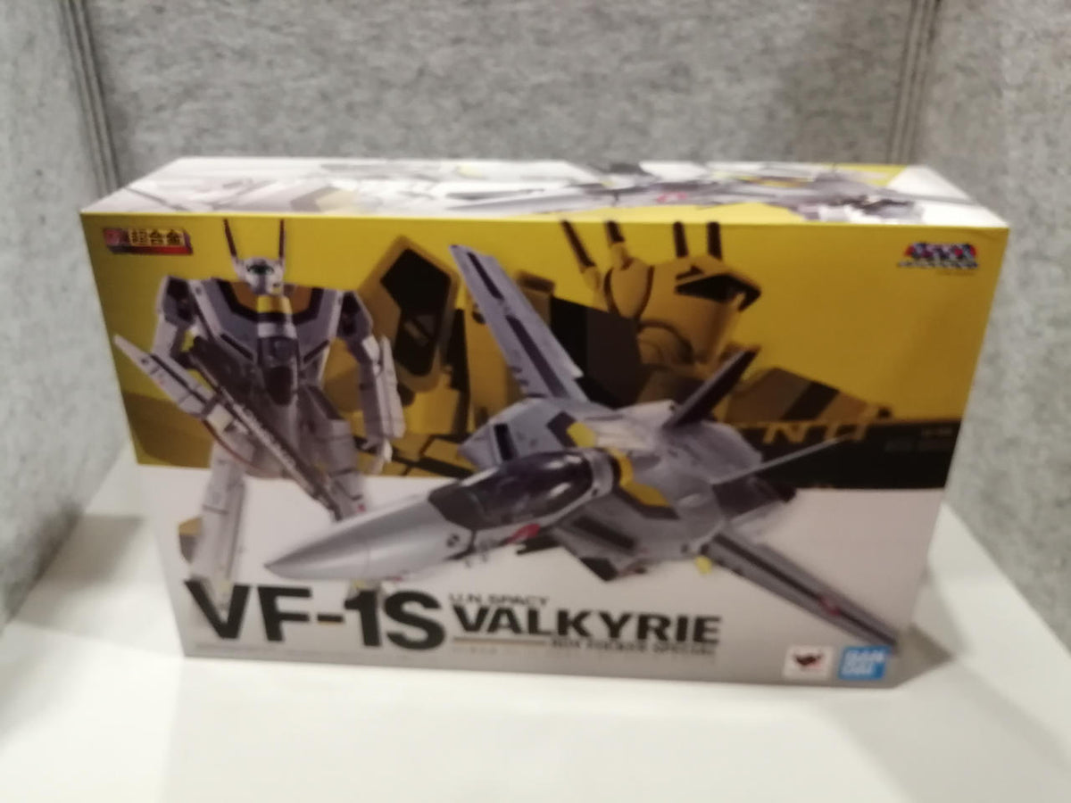Bandai Super Dimension Fortress Macross DX Chogokin First Limited Edition VF-1S Valkyrie Roy Fo - Banzai Thrifting | BanzaiHobby