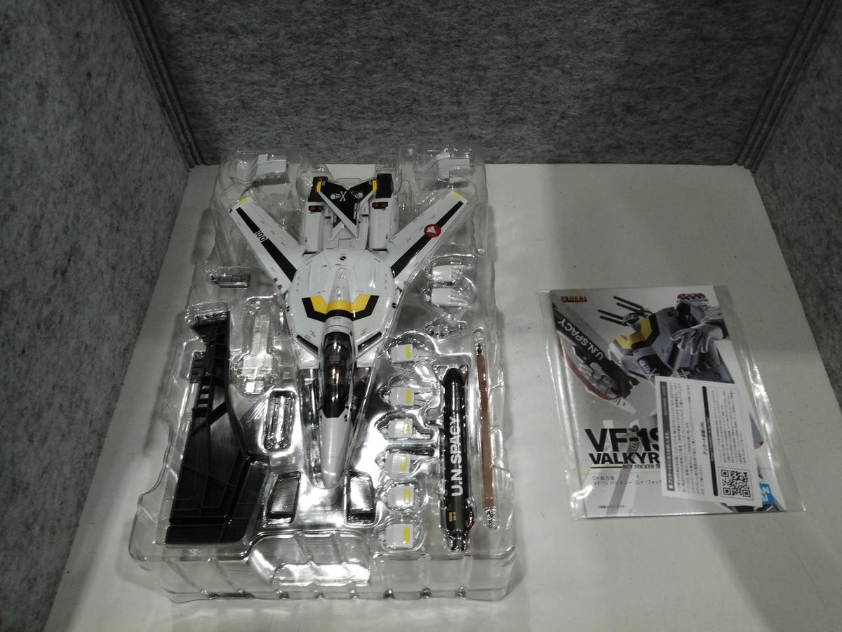 Bandai Super Dimension Fortress Macross DX Chogokin First Limited Edition VF-1S Valkyrie Roy Fo - Banzai Thrifting | BanzaiHobby