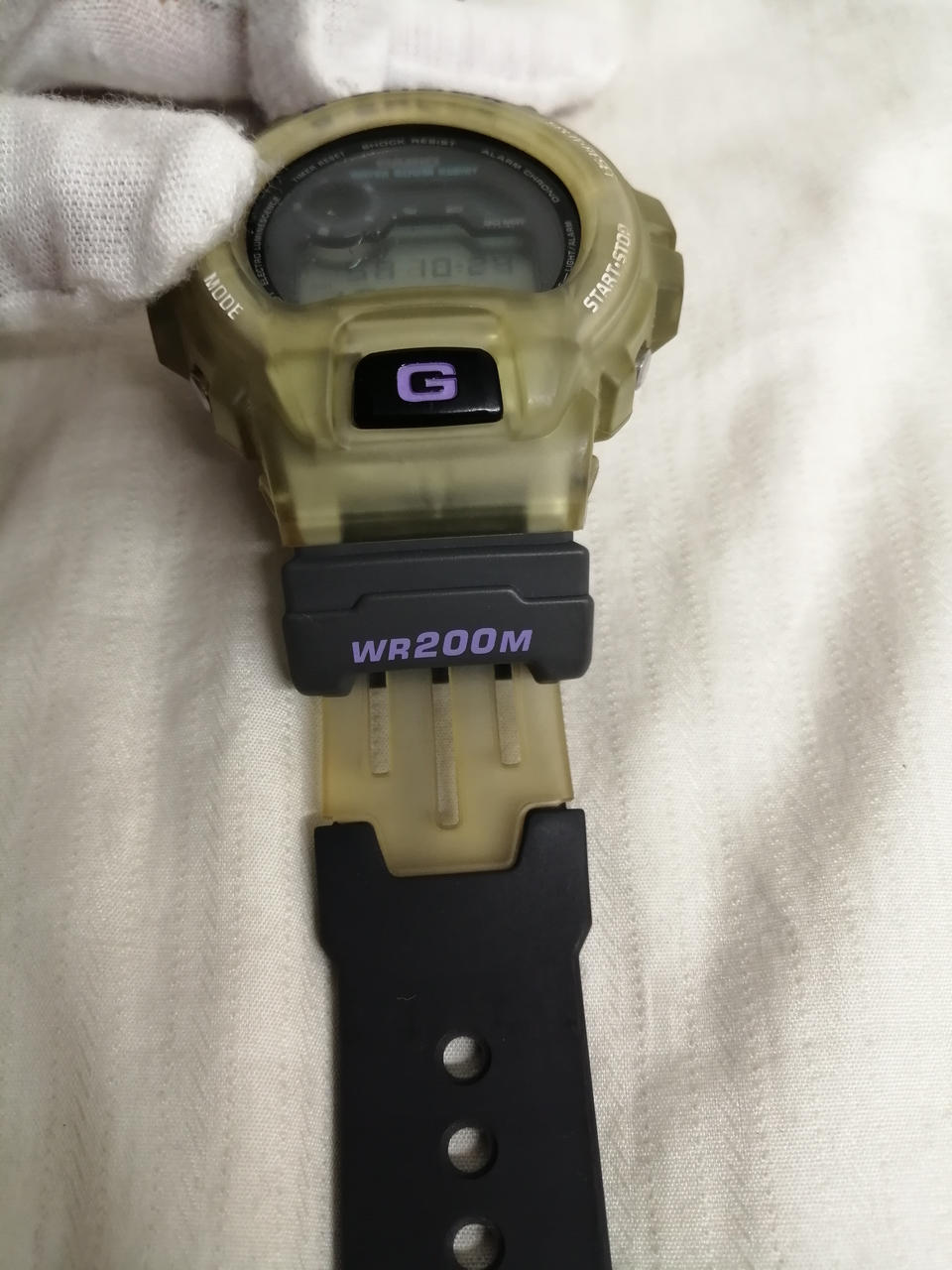 CASIO G-SHOCK DW-6900 / Yellowed - Banzai Thrifting | BanzaiHobby