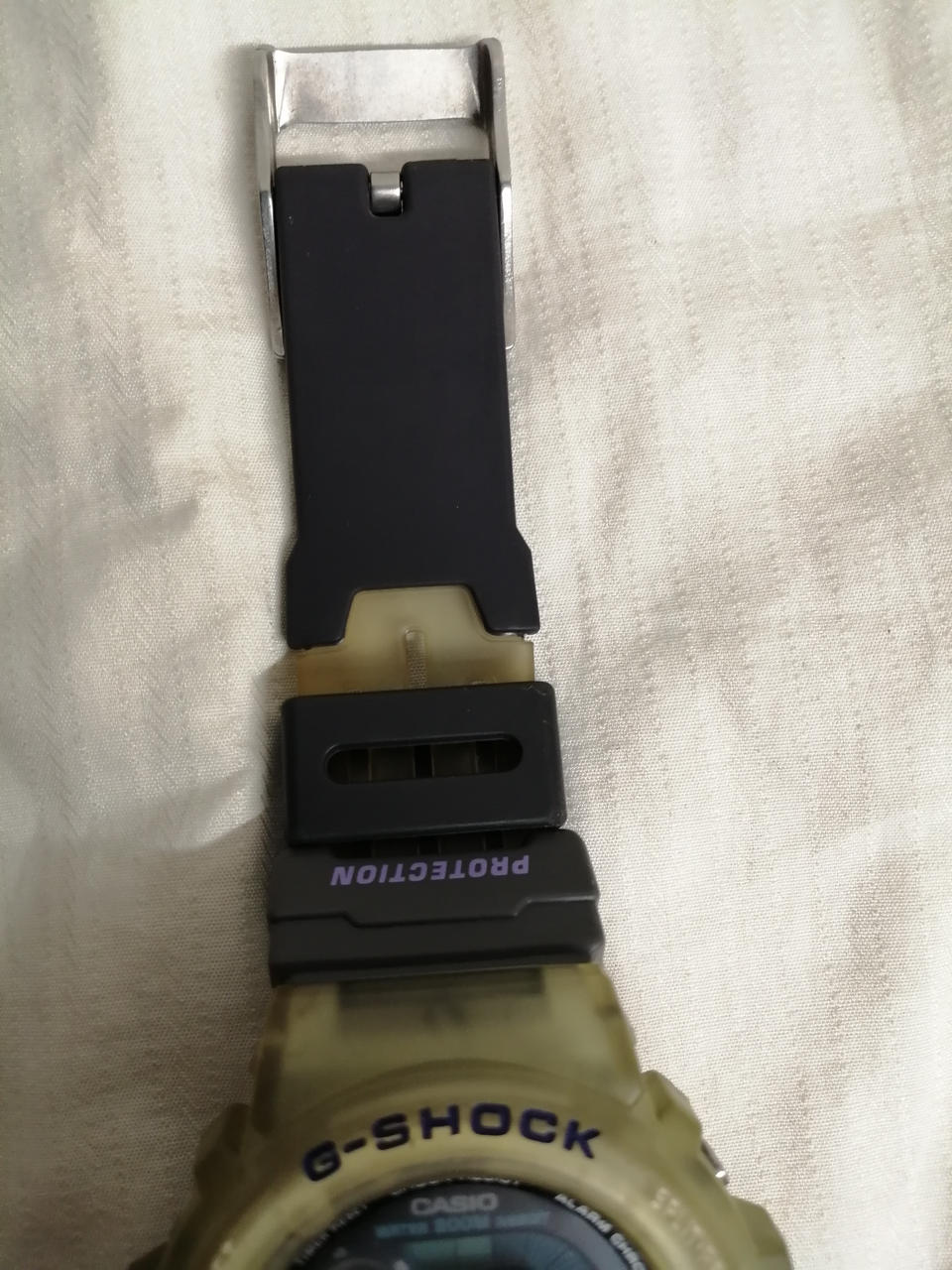 CASIO G-SHOCK DW-6900 / Yellowed - Banzai Thrifting | BanzaiHobby