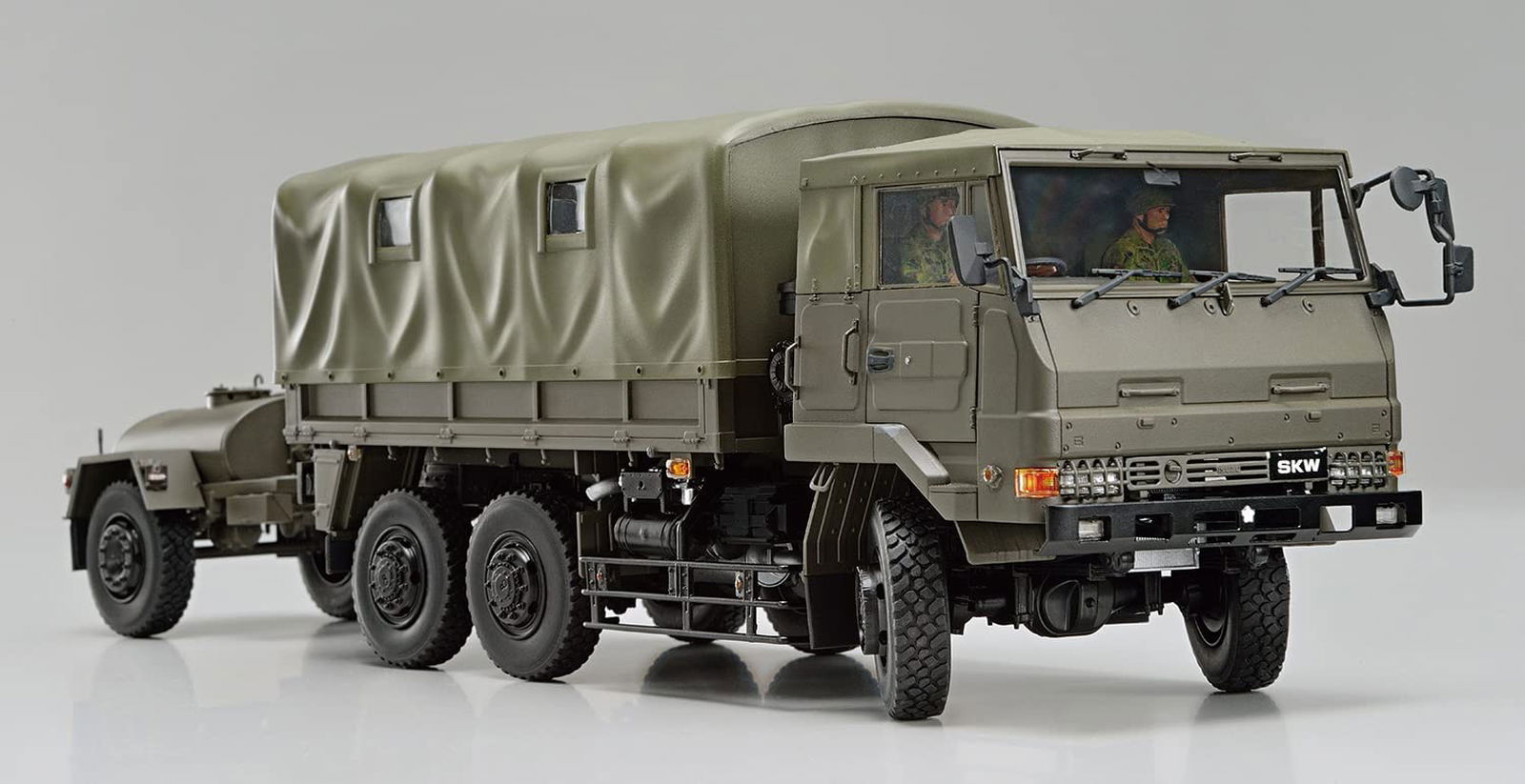 Aoshima 3 1/2t Truck (SKW-476) w/Yagai Suigu `Field Cooker` (22kai) & 1t - BanzaiHobby