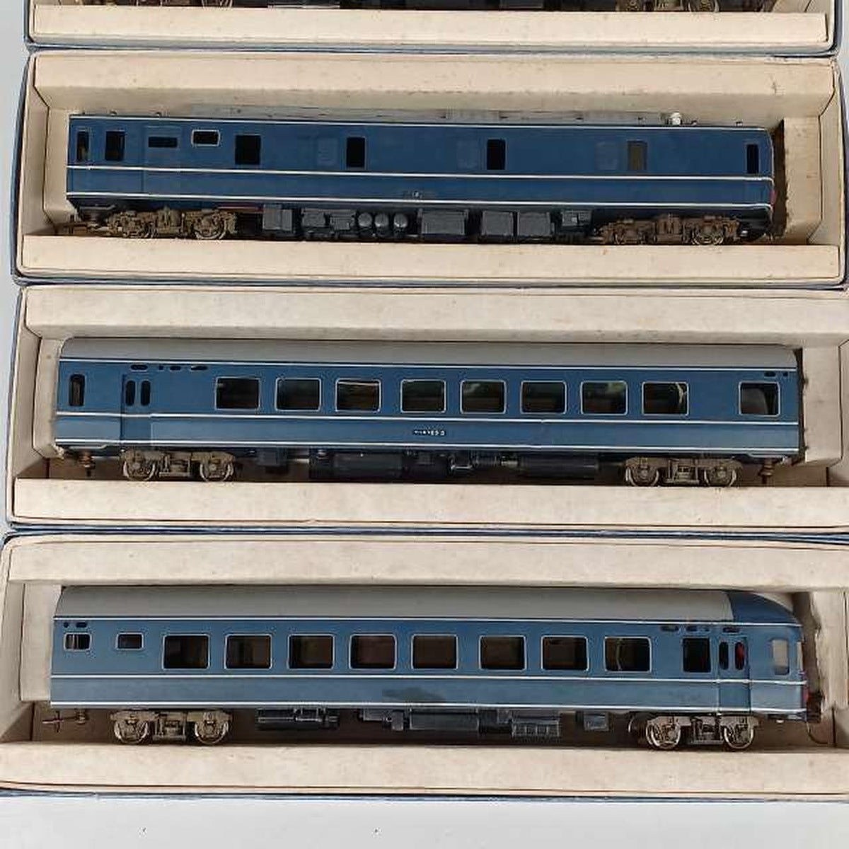 Katsumi 4 HO sleeper passenger cars - - Banzai Thrifting | BanzaiHobby