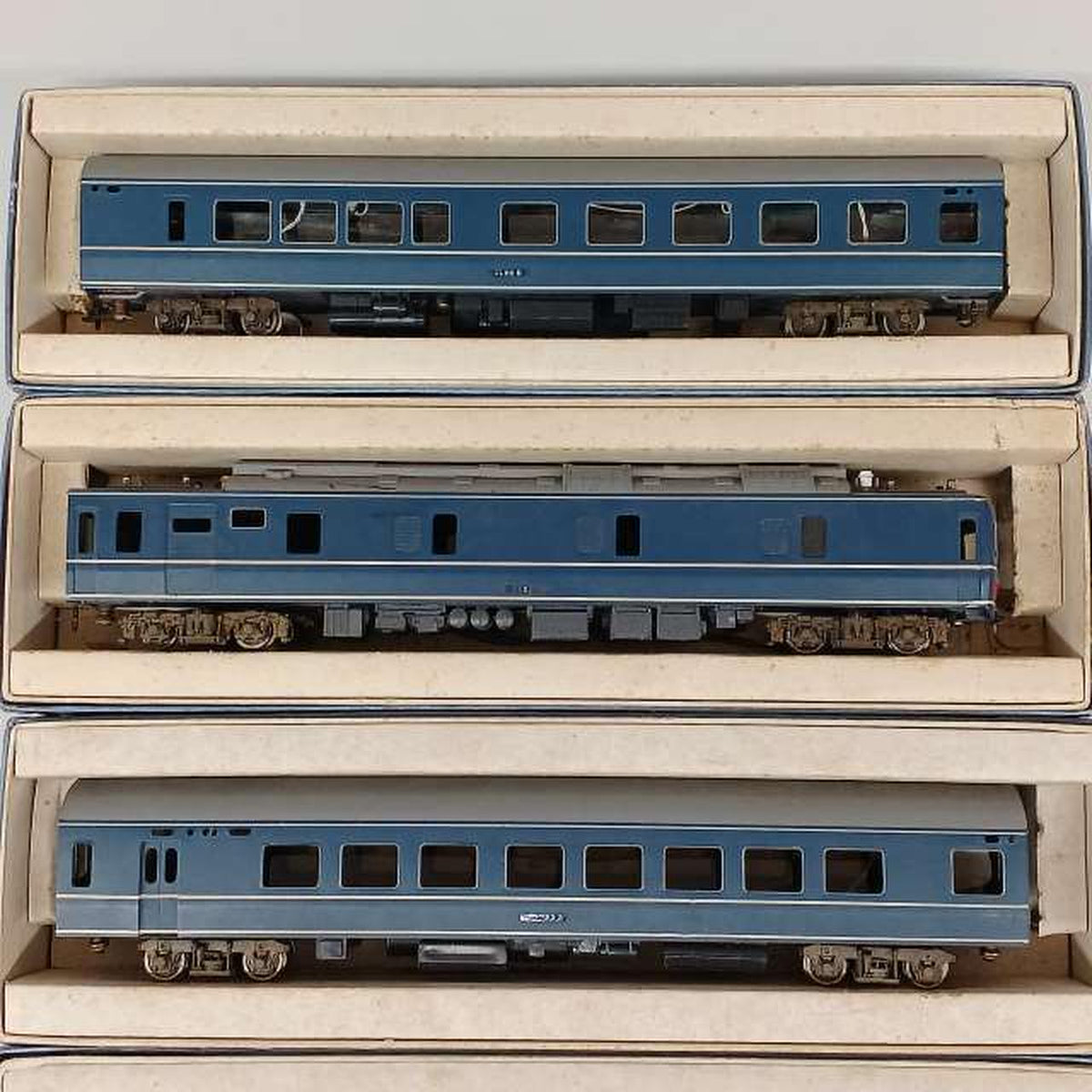 Katsumi 4 HO sleeper passenger cars - - Banzai Thrifting | BanzaiHobby
