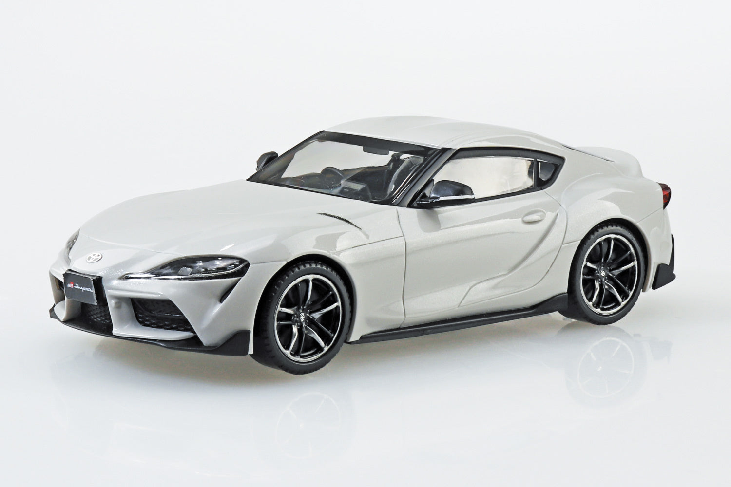 Aoshima 1/32 RakuPla Snap Kit No.13-WT Toyota GR Supra 2019 White Metallic - BanzaiHobby