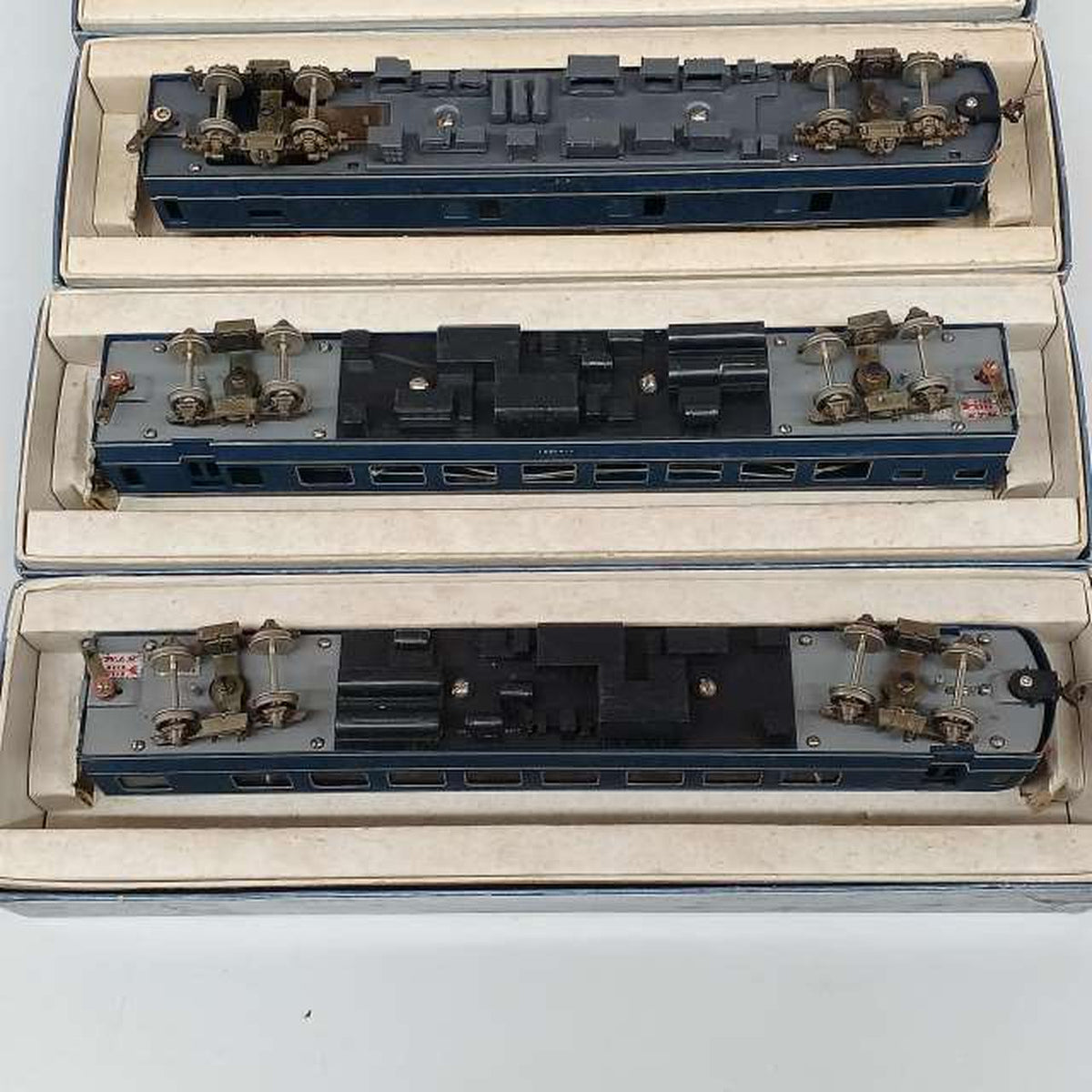 Katsumi 4 HO sleeper passenger cars - - Banzai Thrifting | BanzaiHobby