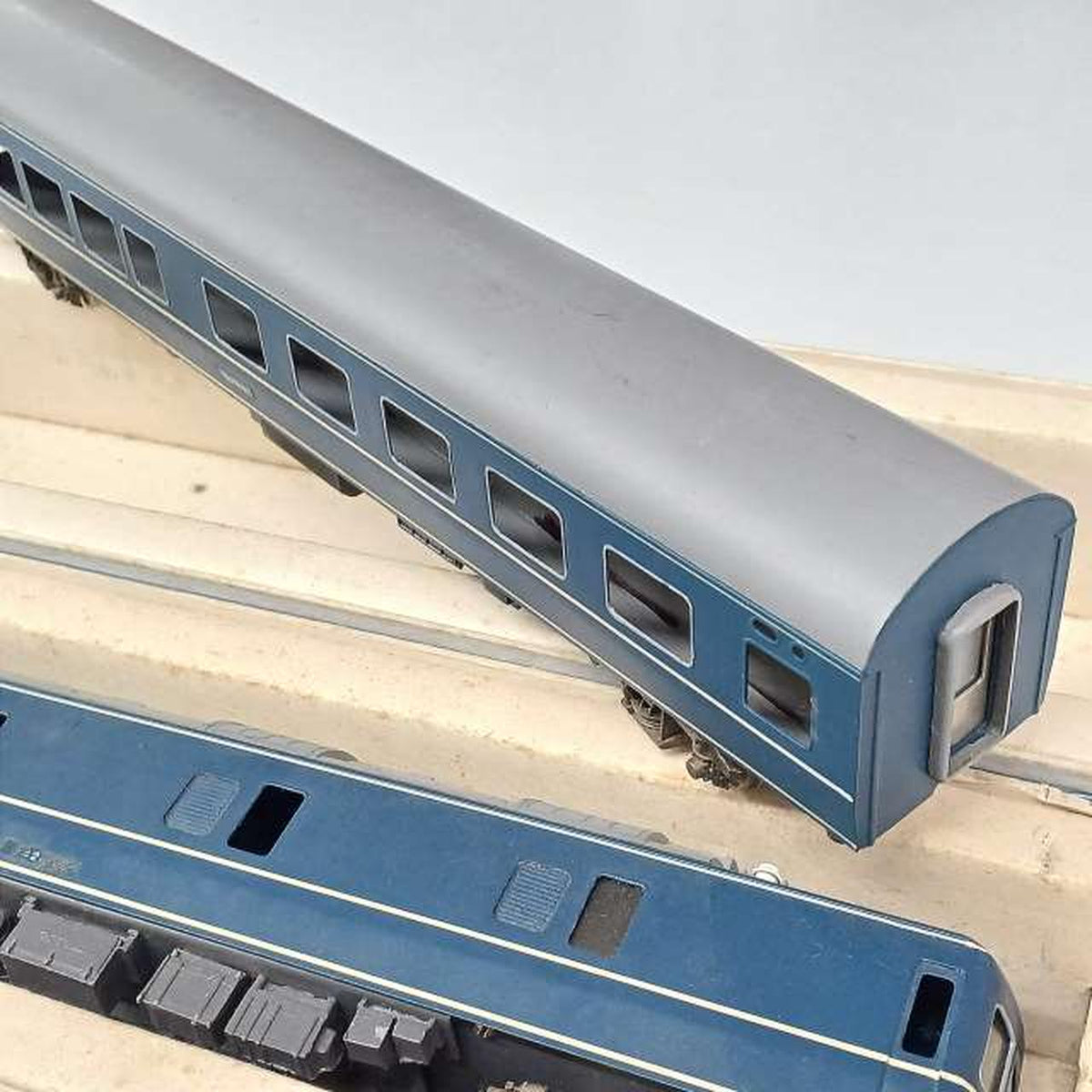 Katsumi 4 HO sleeper passenger cars - - Banzai Thrifting | BanzaiHobby