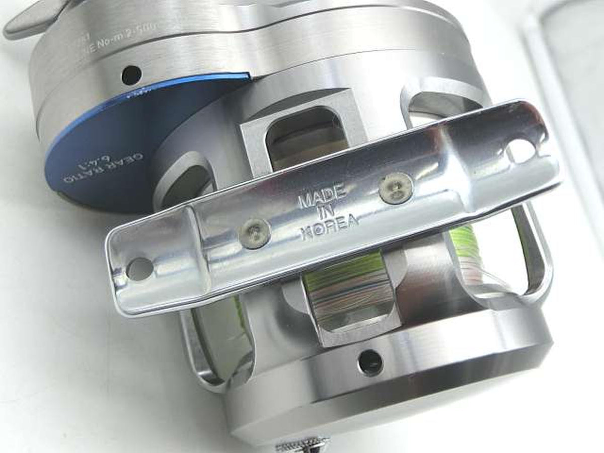 DAIWA 15 Saltiga 15HL (607261) 607261 - Banzai Thrifting | BanzaiHobby