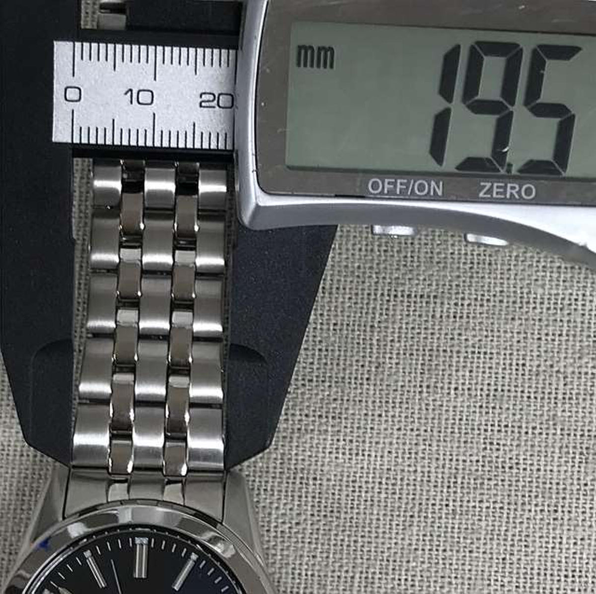 SEIKO Quartz Wristwatch 7N43-0AM0 - Banzai Thrifting | BanzaiHobby