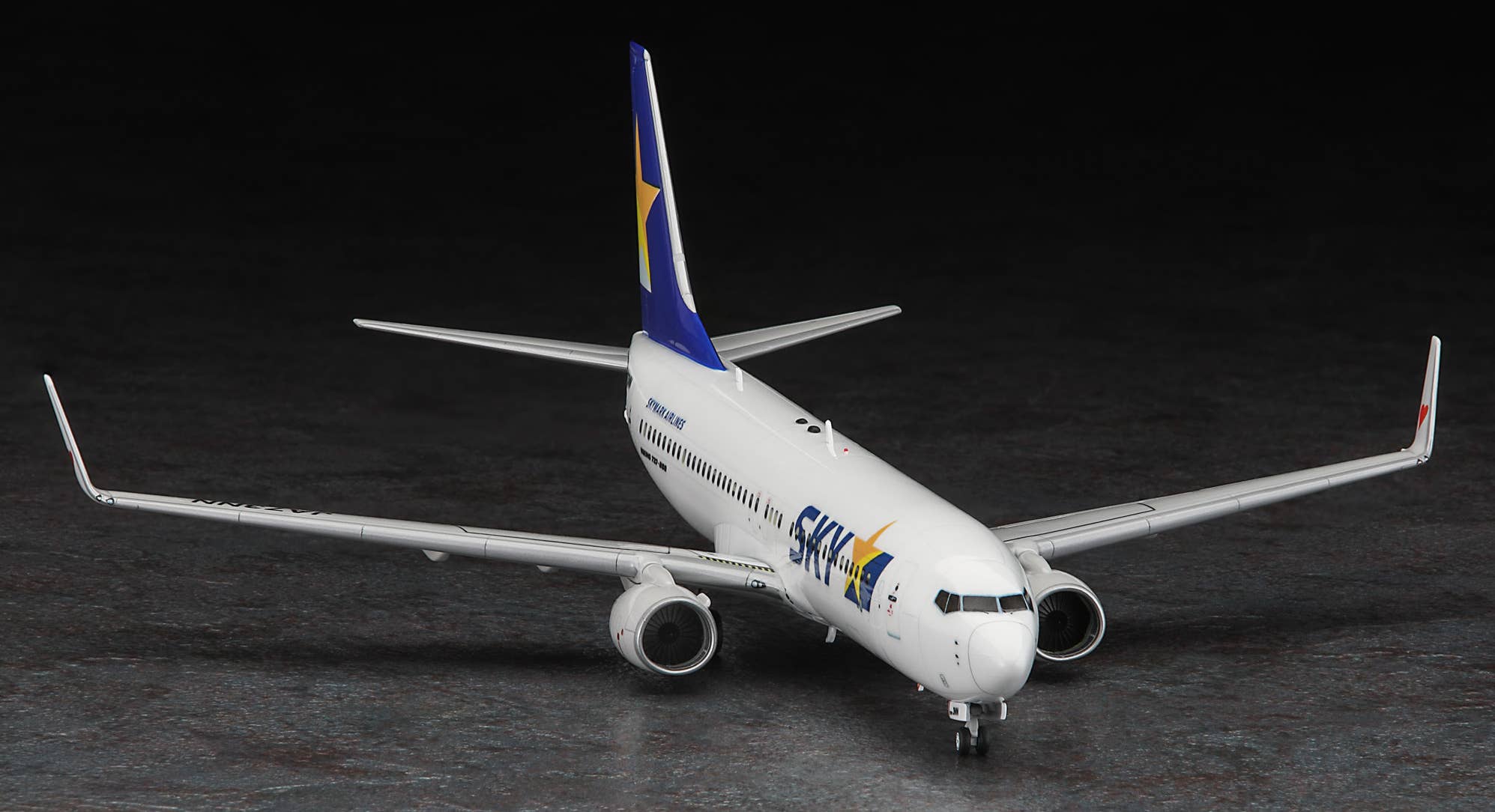 Hasegawa 1/200 Skymark Airlines Boeing 737-800 - BanzaiHobby