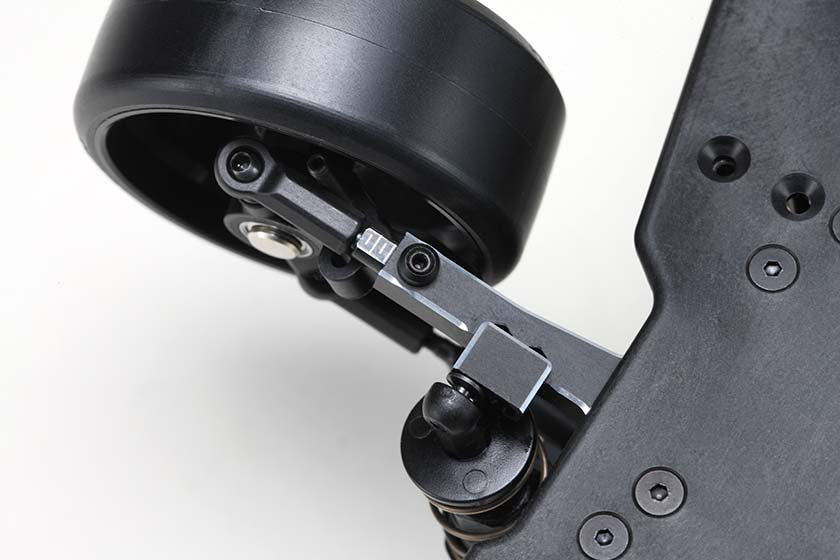 Yokomo Y2-008FT Aluminum Front Lower Short ”T” Arm - BanzaiHobby