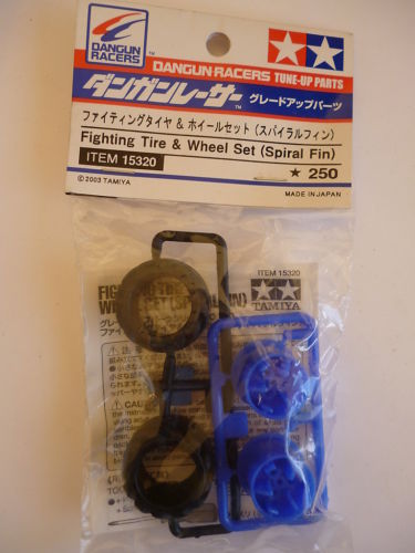 15320 Dangun DR Fighting Tire & Wheel Set (Spiral Fin)