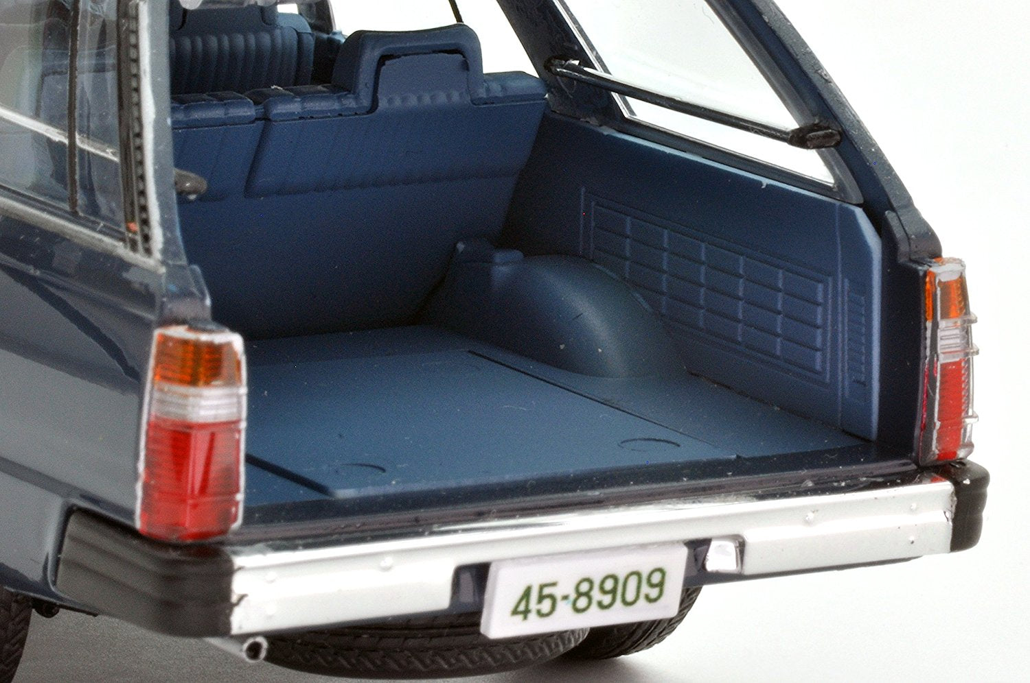 MC-006 Nissan Cedric Van Standard JASDF