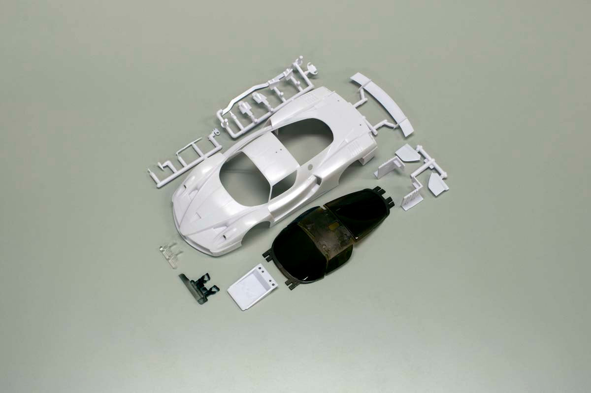 MZN86 Ferrari FXX White Body Set