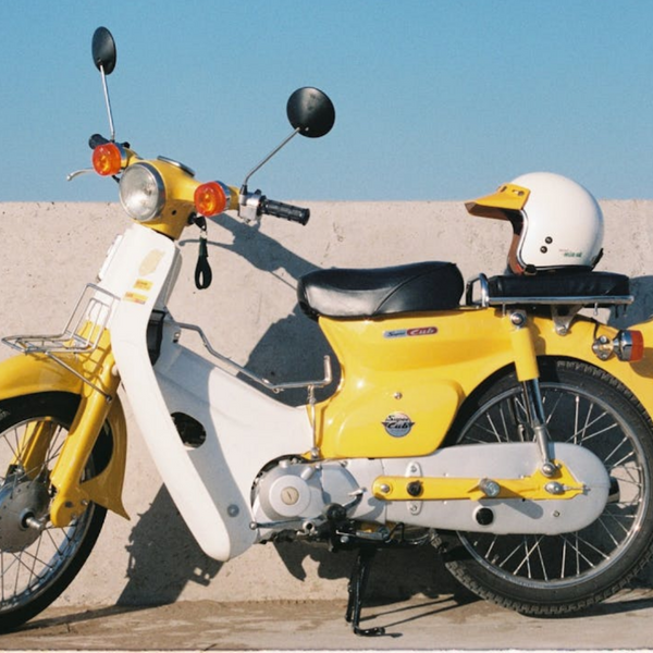 HONDA　Super Cub Riding Into History: How the Honda Super Cub Became an Icon