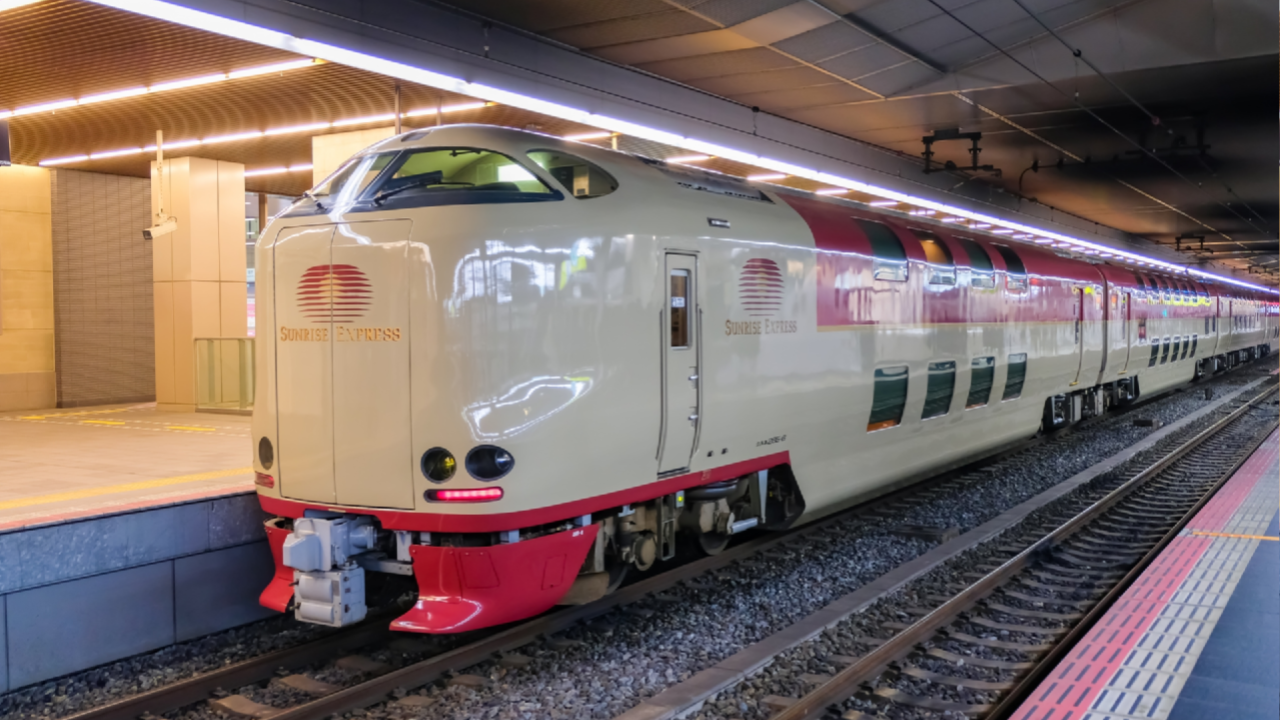 Night Trains of Japan: The Romance of Sleeper Cars and Midnight Journeys Through Time