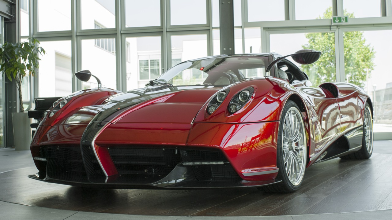 Pagani Huayra: A Masterpiece of Speed and Luxury