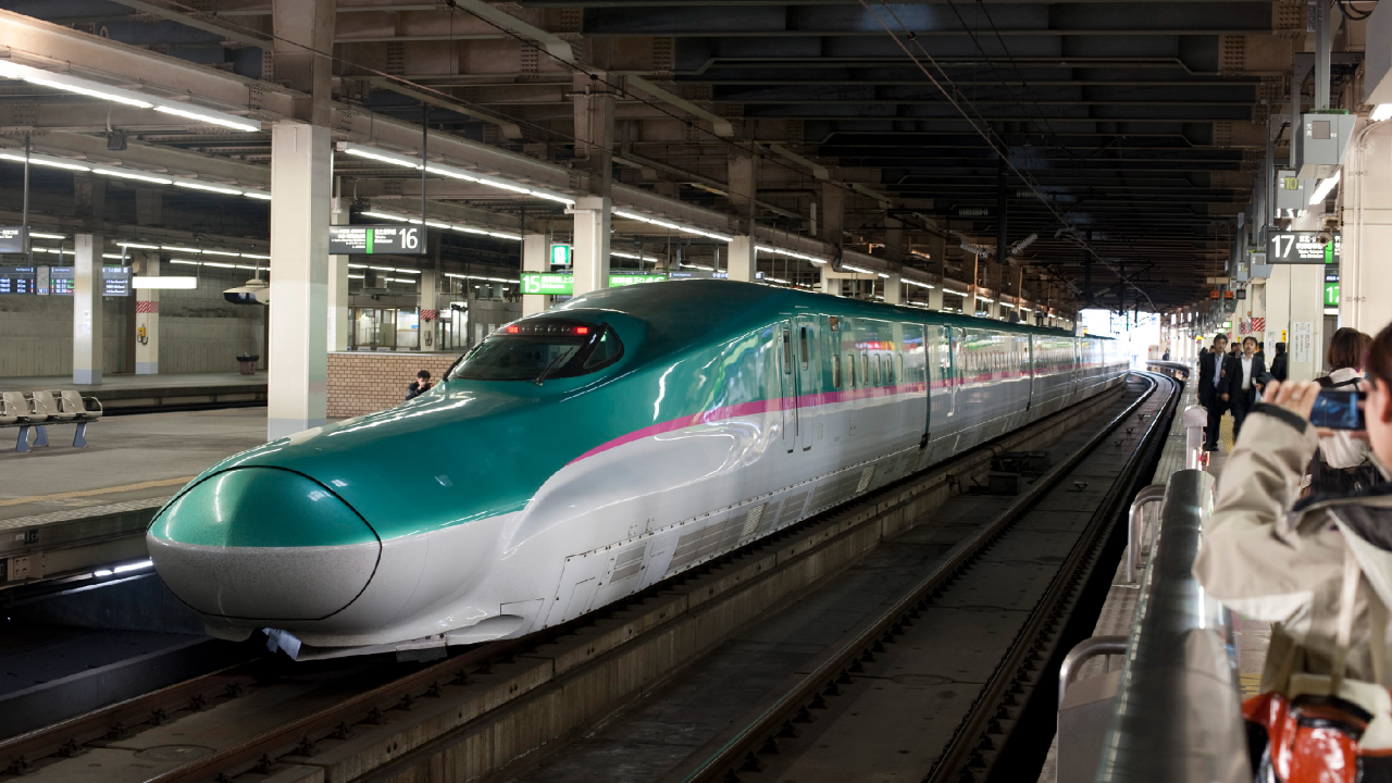 Ride the Lightning: The Shinkansen E5 Hayabusa and the Future of Rail Travel