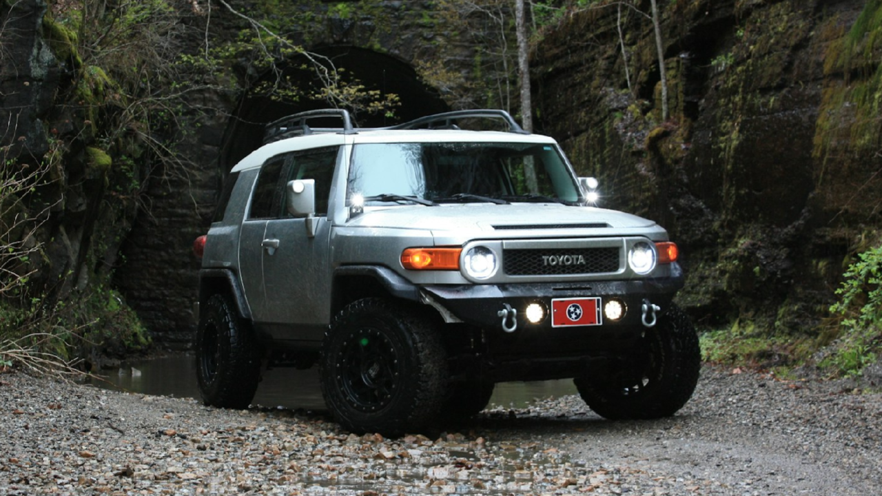 Toyota FJ Cruiser: A Bold SUV with Timeless Style and Performance