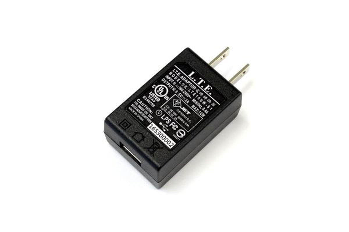 Kyosho 72202 USB 5V-2.0A AC Adaptor(100-240V/10W) - BanzaiHobby