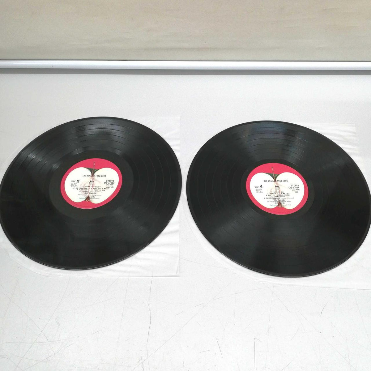 APPLE Record THE BEATLES/1962-1966