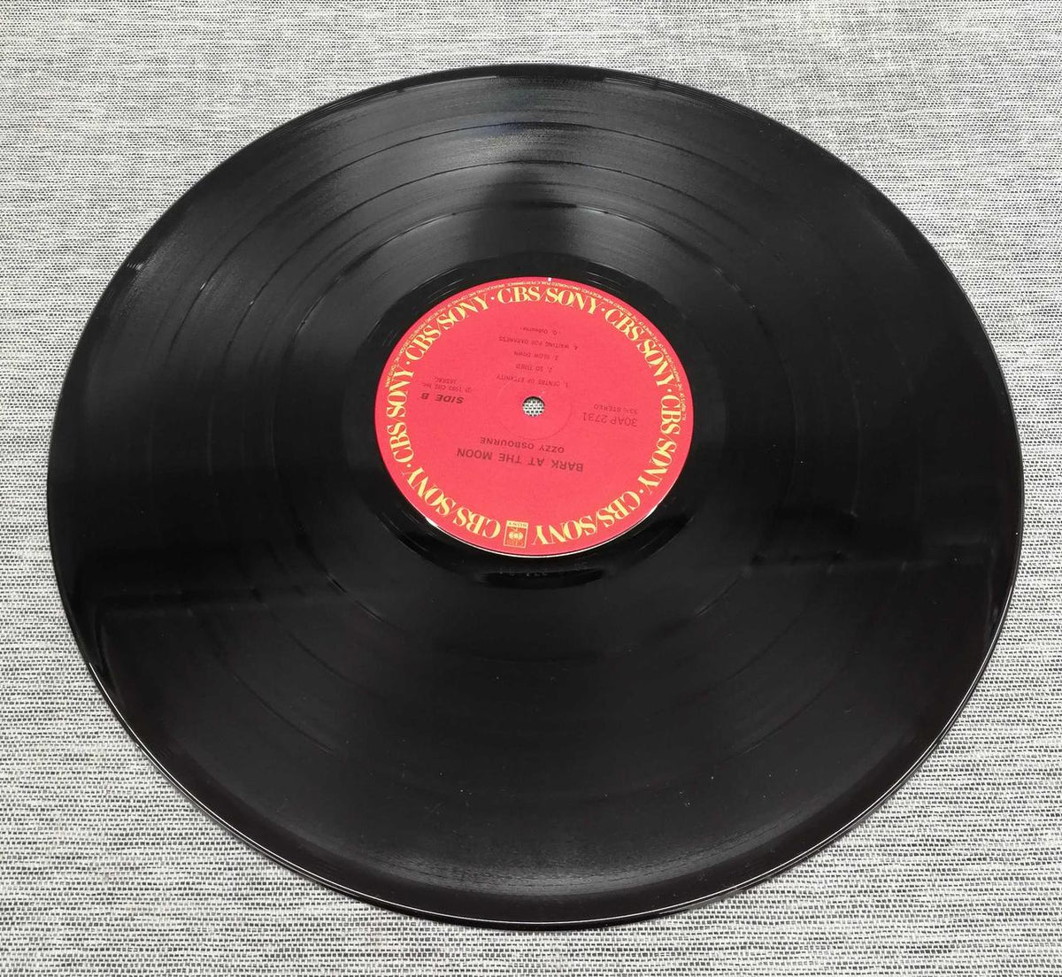 CBS/SONY Western LP BARK AT THE MOON/OZZY OZBOYRNE