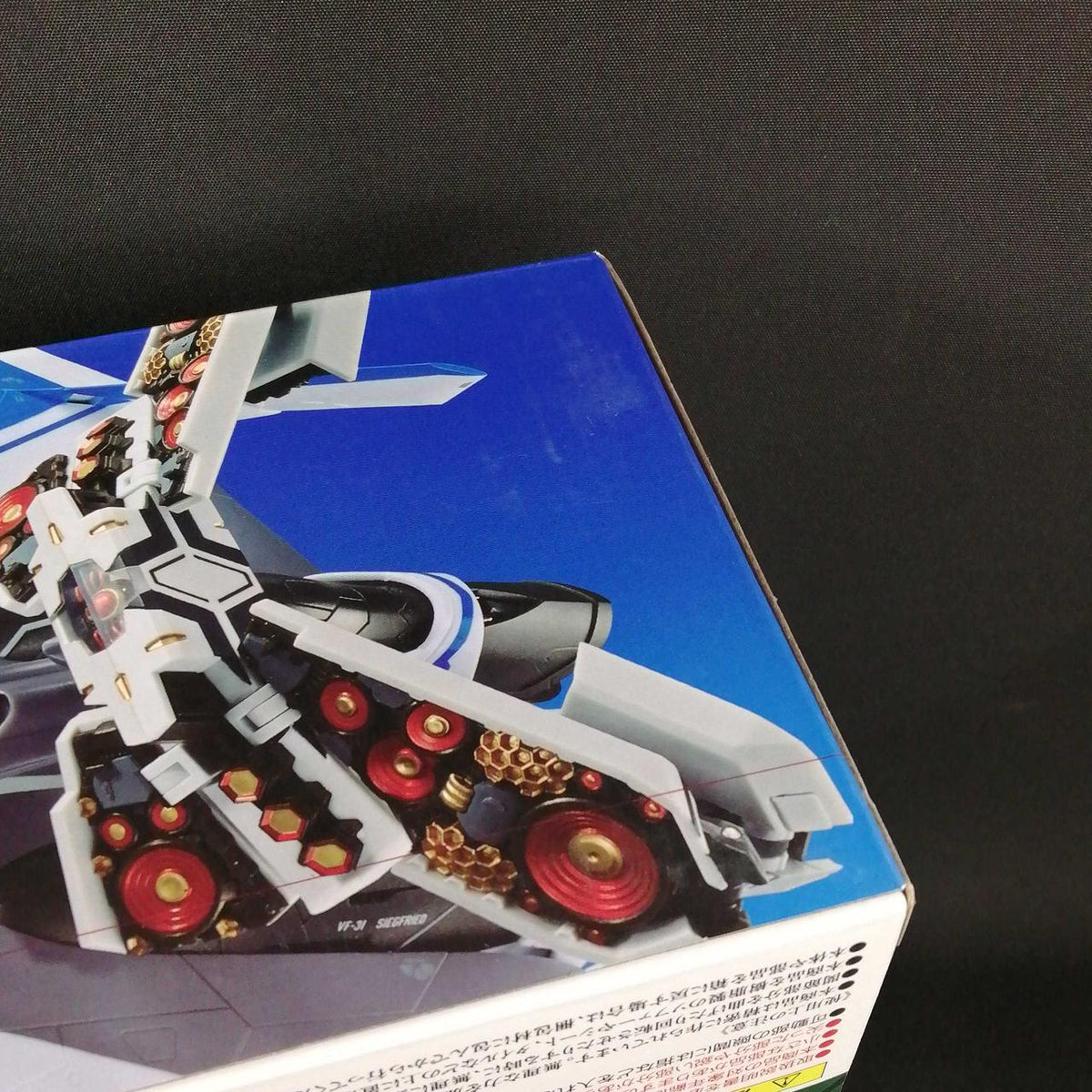 BANDAI DX Chogokin Macross VF-31J Siegfried (Hayate Immelmann's Unit)
