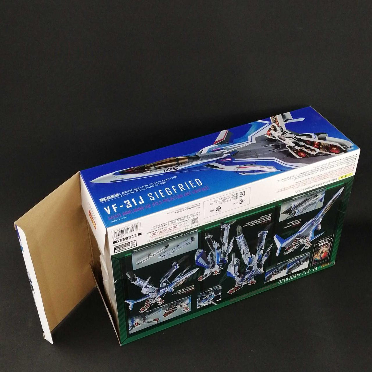 BANDAI DX Chogokin Macross VF-31J Siegfried (Hayate Immelmann's Unit)